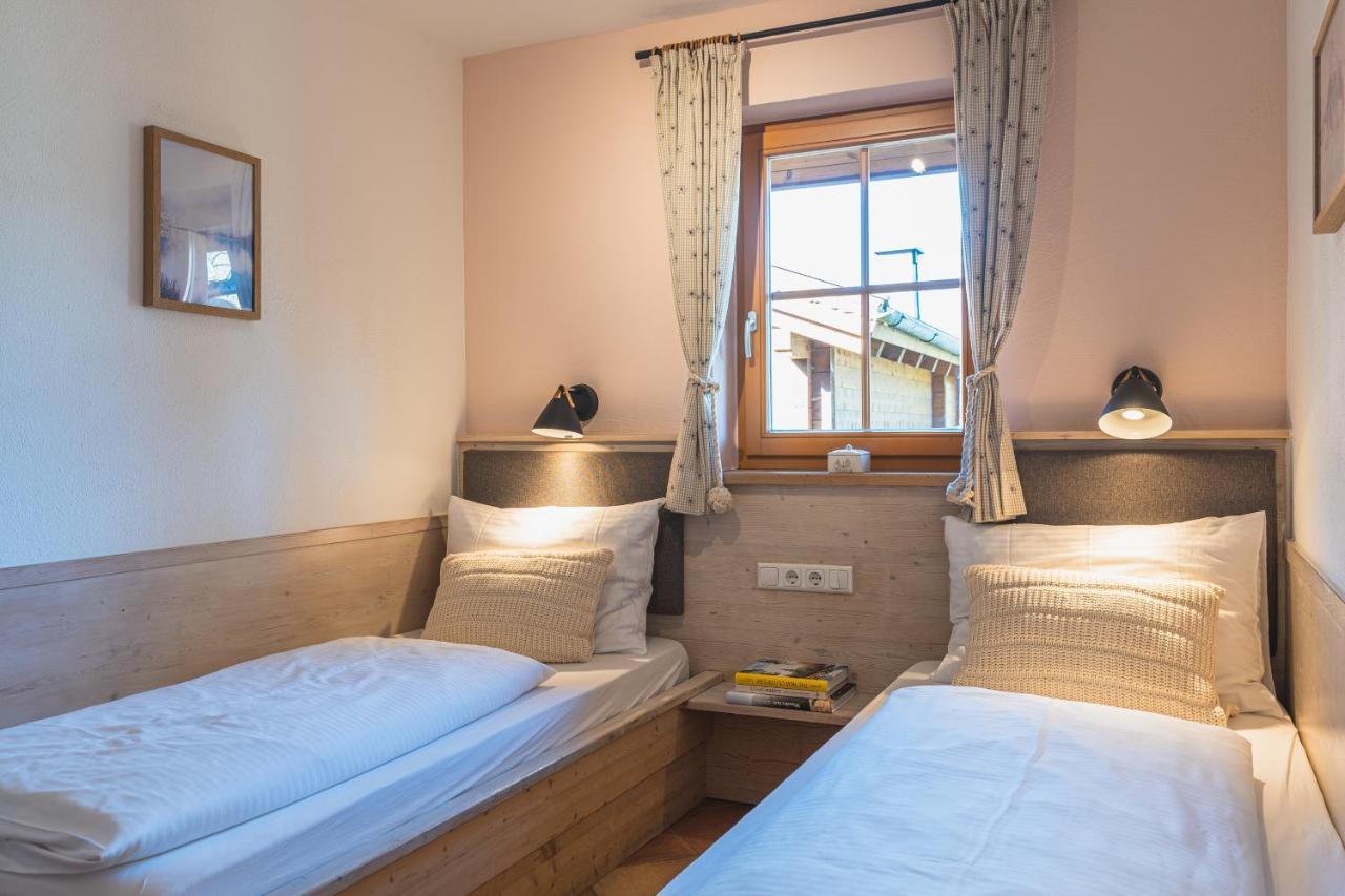 Dorfchalets & Apartments - Authentic Experience In Centre Of Kaprun Including Tauernspa And Summercard Exterior photo