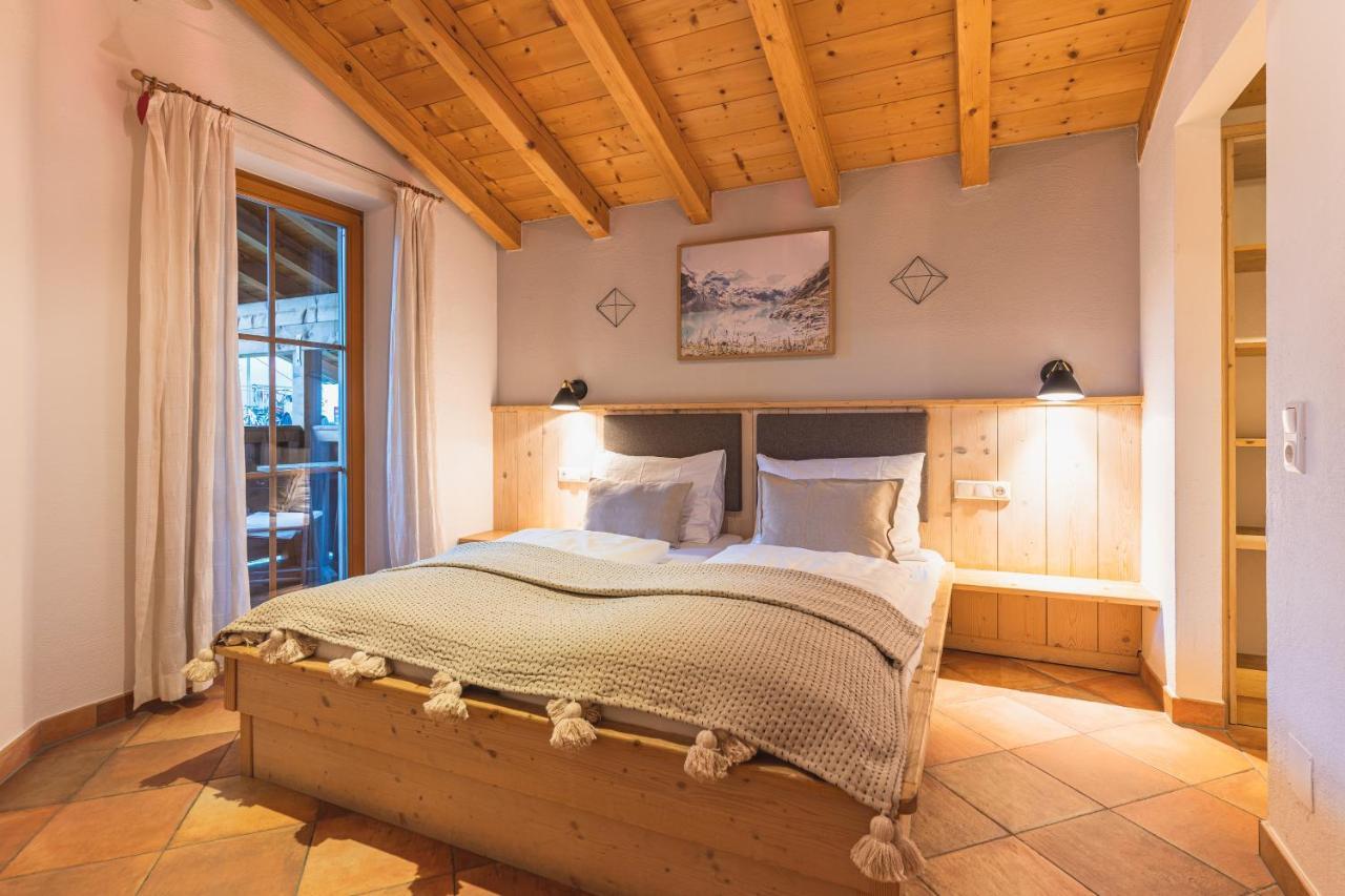 Dorfchalets & Apartments - Authentic Experience In Centre Of Kaprun Including Tauernspa And Summercard Exterior photo