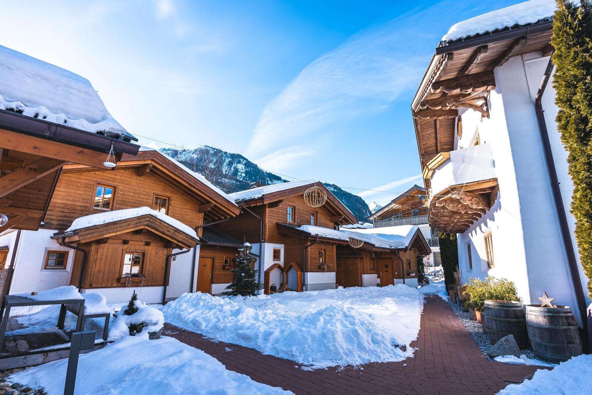 Dorfchalets & Apartments - Authentic Experience In Centre Of Kaprun Including Tauernspa And Summercard Exterior photo
