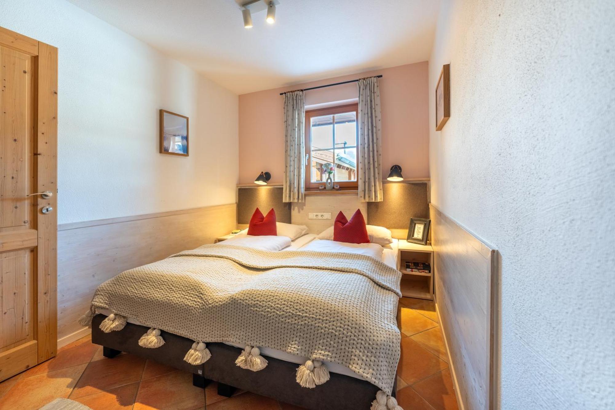 Dorfchalets & Apartments - Authentic Experience In Centre Of Kaprun Including Tauernspa And Summercard Exterior photo