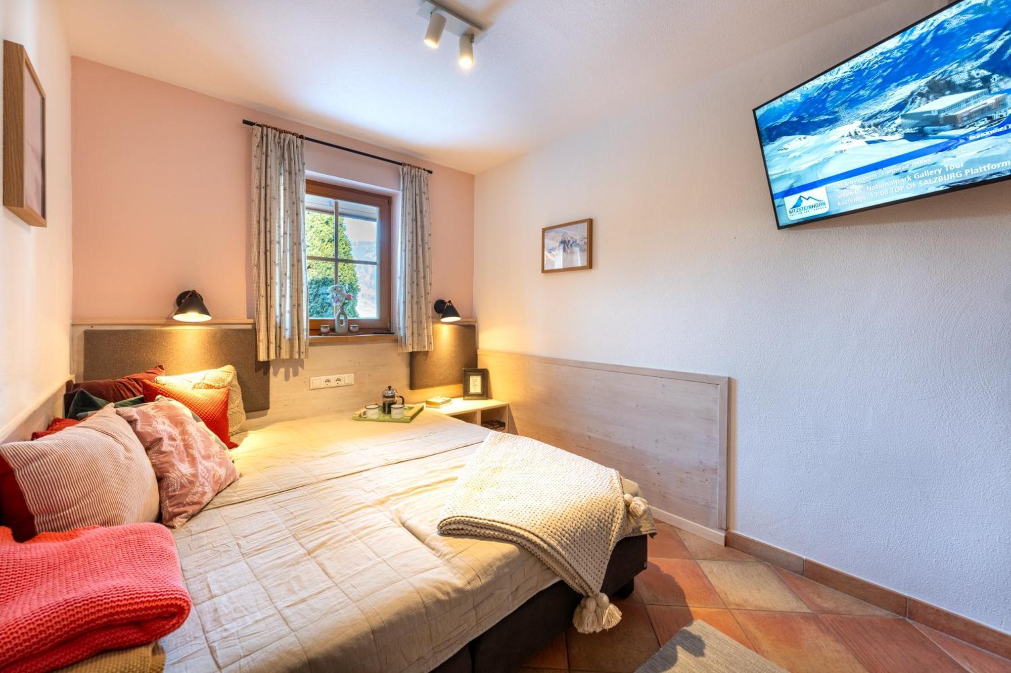Dorfchalets & Apartments - Authentic Experience In Centre Of Kaprun Including Tauernspa And Summercard Exterior photo