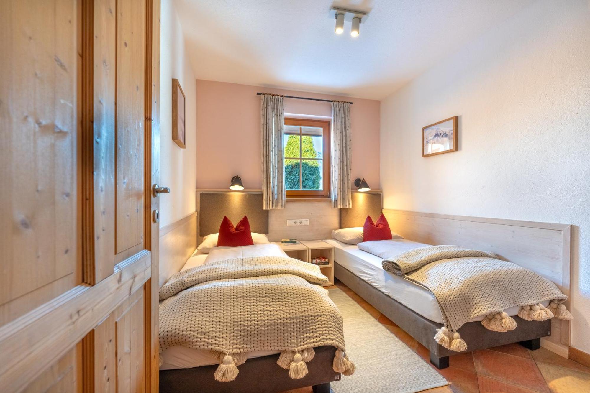 Dorfchalets & Apartments - Authentic Experience In Centre Of Kaprun Including Tauernspa And Summercard Exterior photo